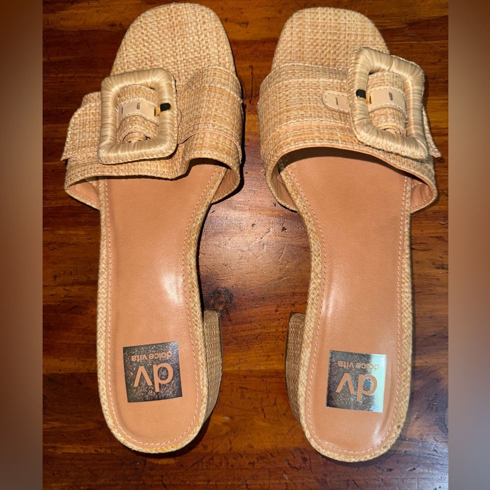 DV Dolce Vita Beige Textured Sandals. Size 9. Never worn.